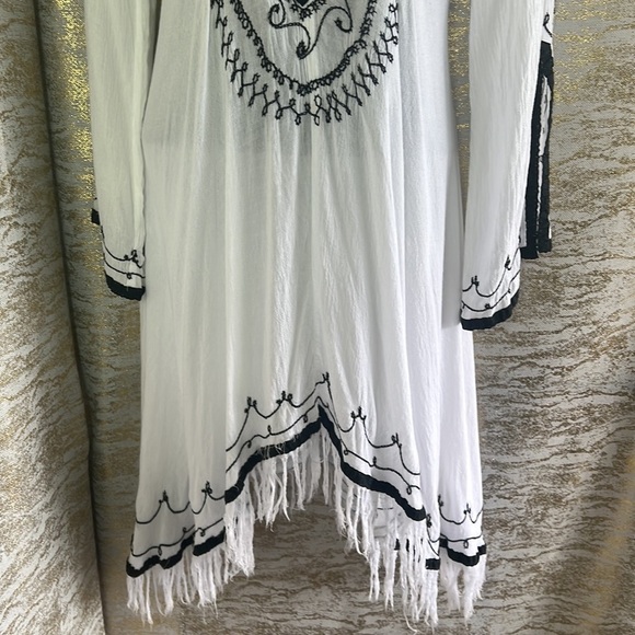 La Moda White/Black Long Sleeve Embroidered Fringed Hem Short Dress/Beach Cover - Picture 5 of 16